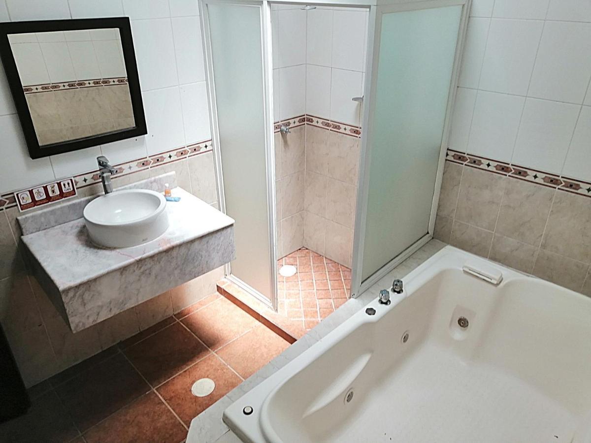 Hotel Aquiles Guadalajara Ngoại thất bức ảnh