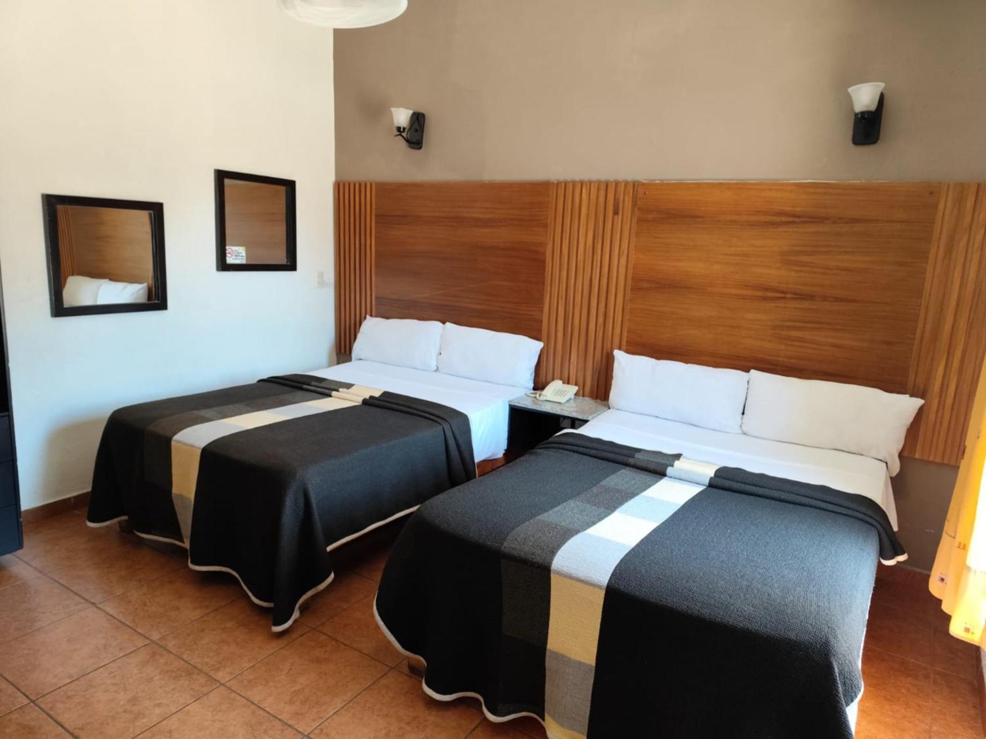 Hotel Aquiles Guadalajara Phòng bức ảnh